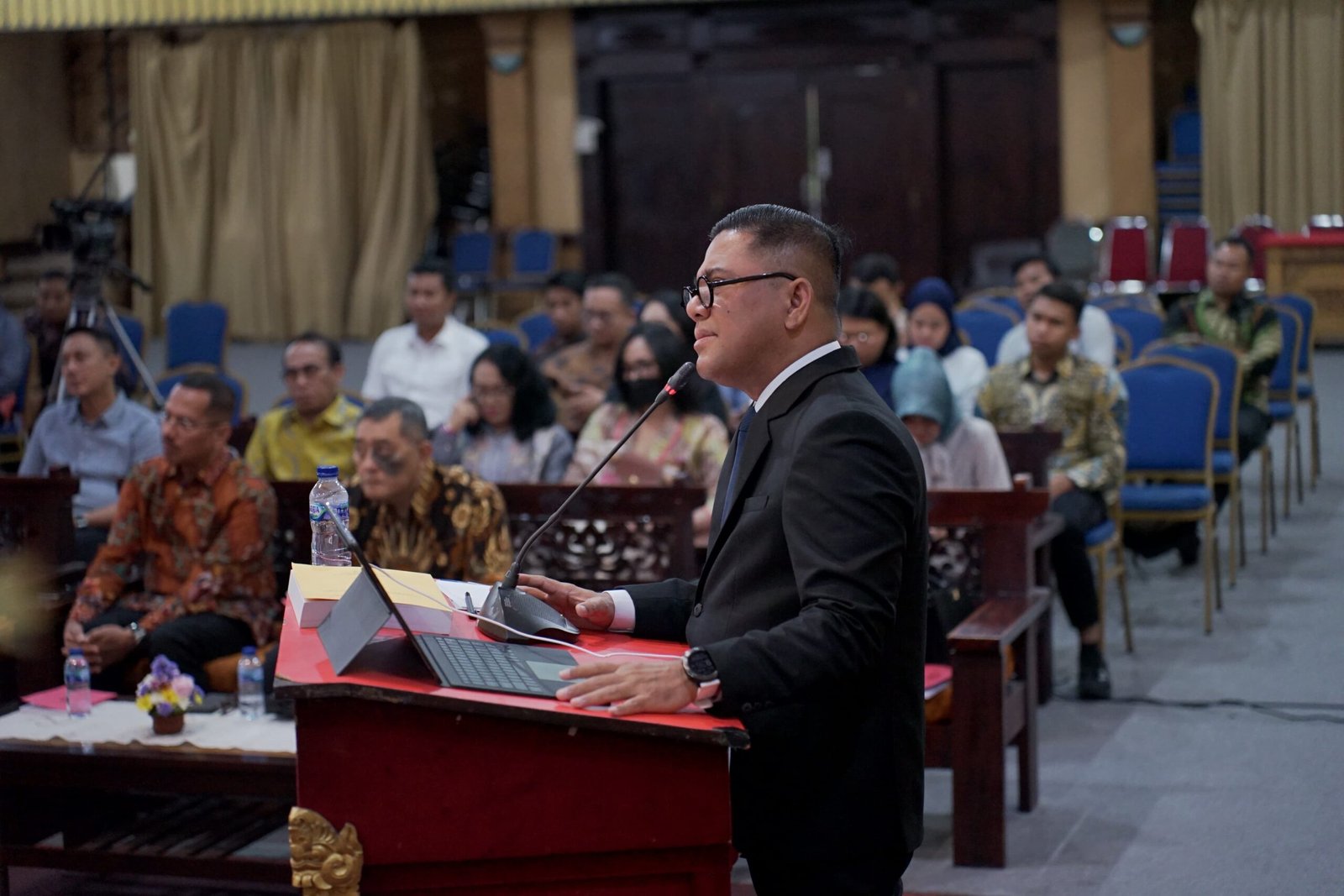 Kepala Kantor Wilayah Kementerian Hukum dan HAM (Kanwil Kemenkumham) Nusa Tenggara Barat (NTB) Parlindungan berhasil meraih gelar Doktor setelah merampungkan studi S3. Parlindungan menyelesaikan studi selama tiga tahun dua bulan. (ist)