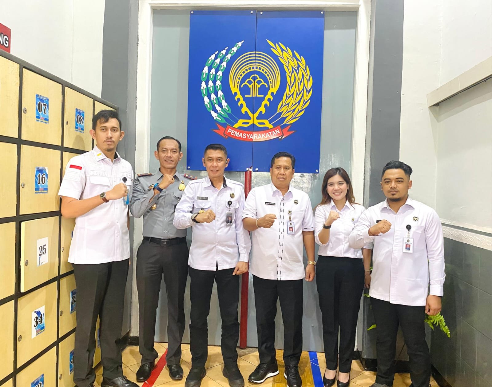 Deputi Bidang Koordinasi Keimigrasian dan Pemasyarakatan Kementerian Koordinator Hukum, HAM, Imigrasi dan Pemasyarakatan, I Nyoman Gede Surya Mataram memberikan apresiasi kepada Lapas Jember.