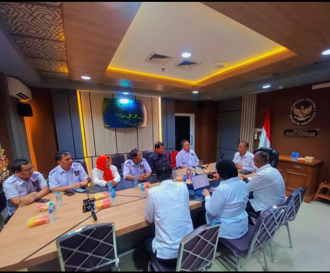 Pertemuan antara Kemenko Polkam dan AMKI membahas kolaborasi dalam menangkal disinformasi dan menciptakan komunikasi yang inklusif.