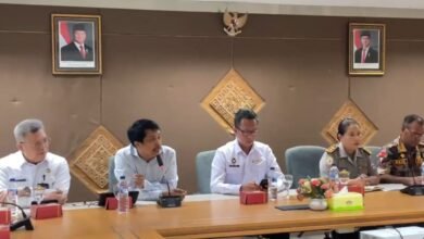 Staff Ahli Kementerian Imigrasi dan Kakanwil DJI NTT saat kunjungan kerja di PLBN Motaain.