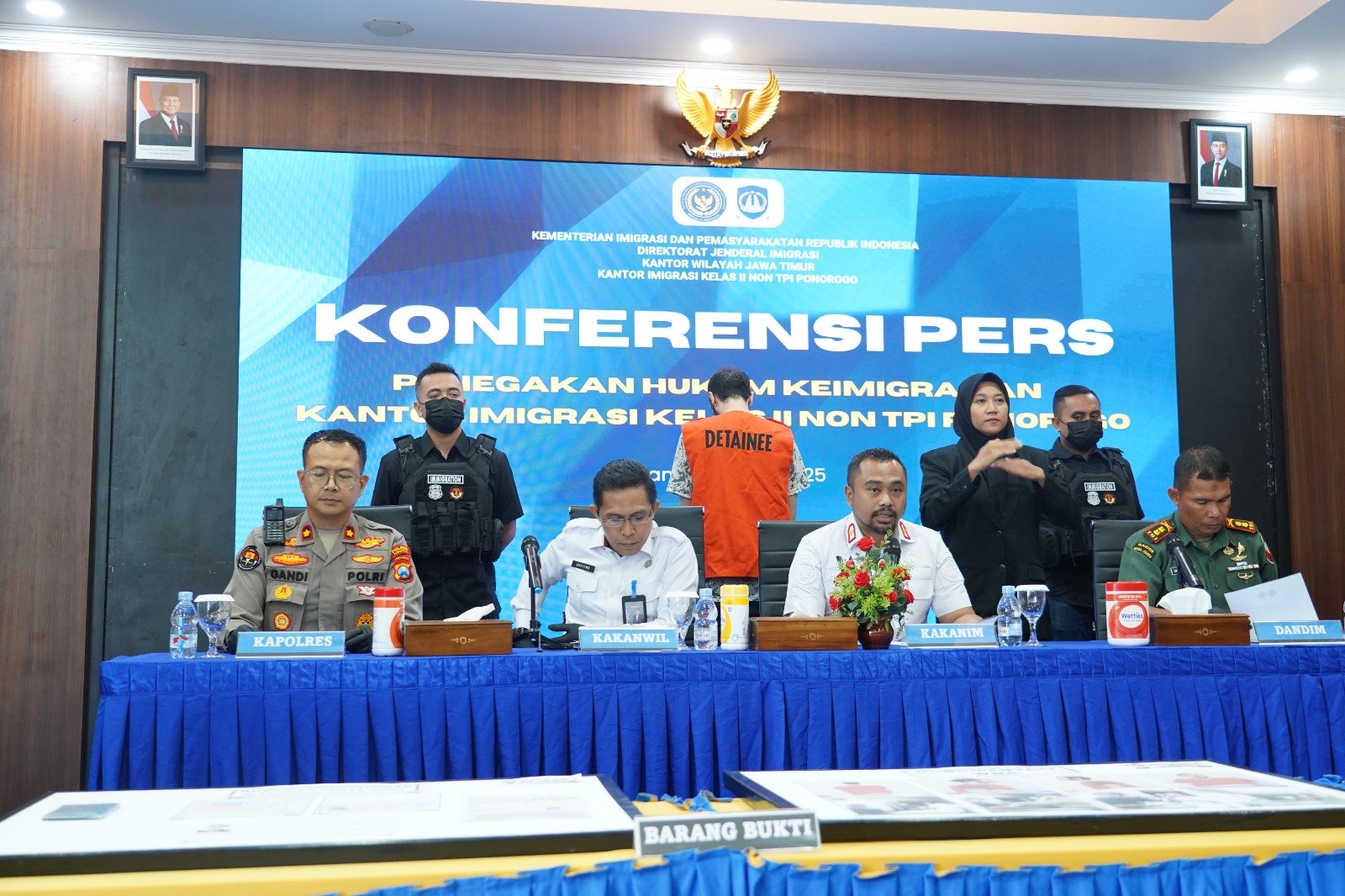 Kantor Imigrasi Ponorogo mengamankan orang asing Suriah yang melanggar keimigrasian di Kecamatan Babadan.