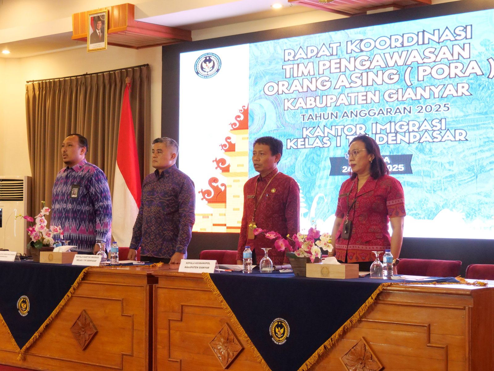 Rapat koordinasi Timpora bahas pengawasan WNA di Gianyar, Bali.