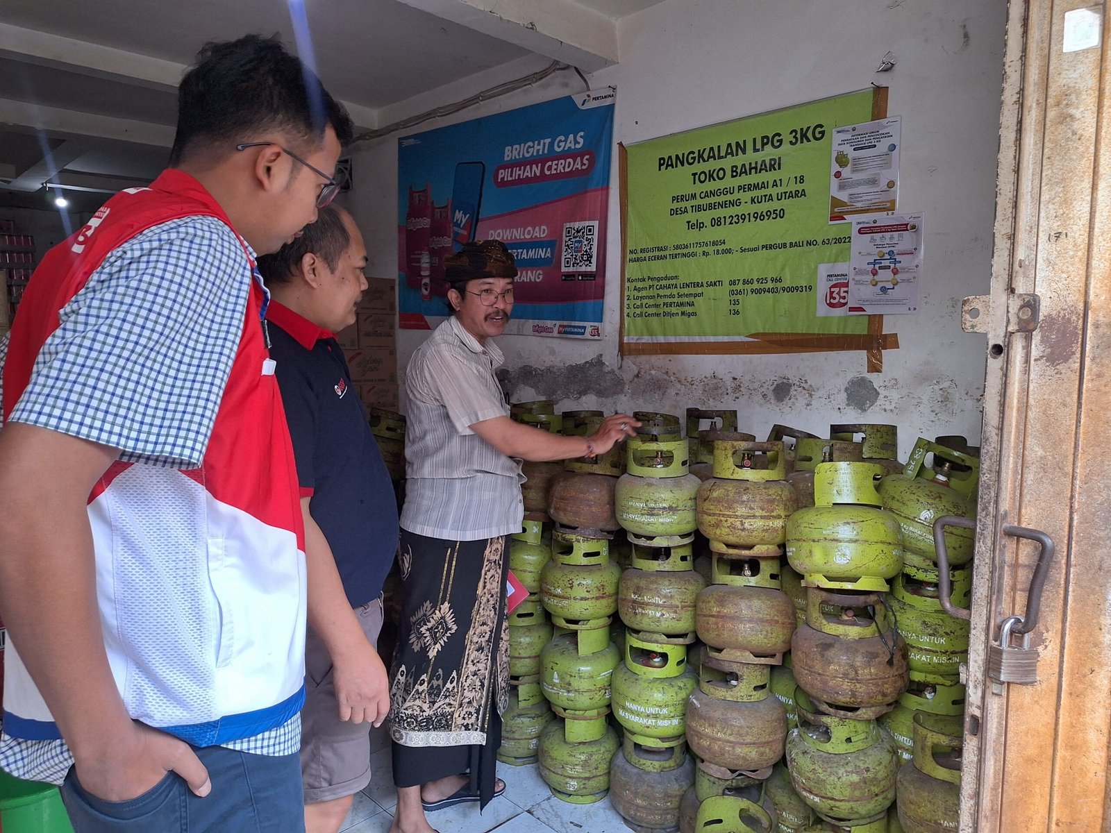 Tim Disperindag Bali sidak distribusi LPG 3 kg subsidi di Badung.