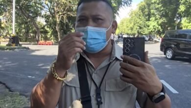 Tersangka I Nyoman Sariana alias Dede saat jalani pemeriksaan di Polda Bali terkait dugaan pemerasan pengusaha.