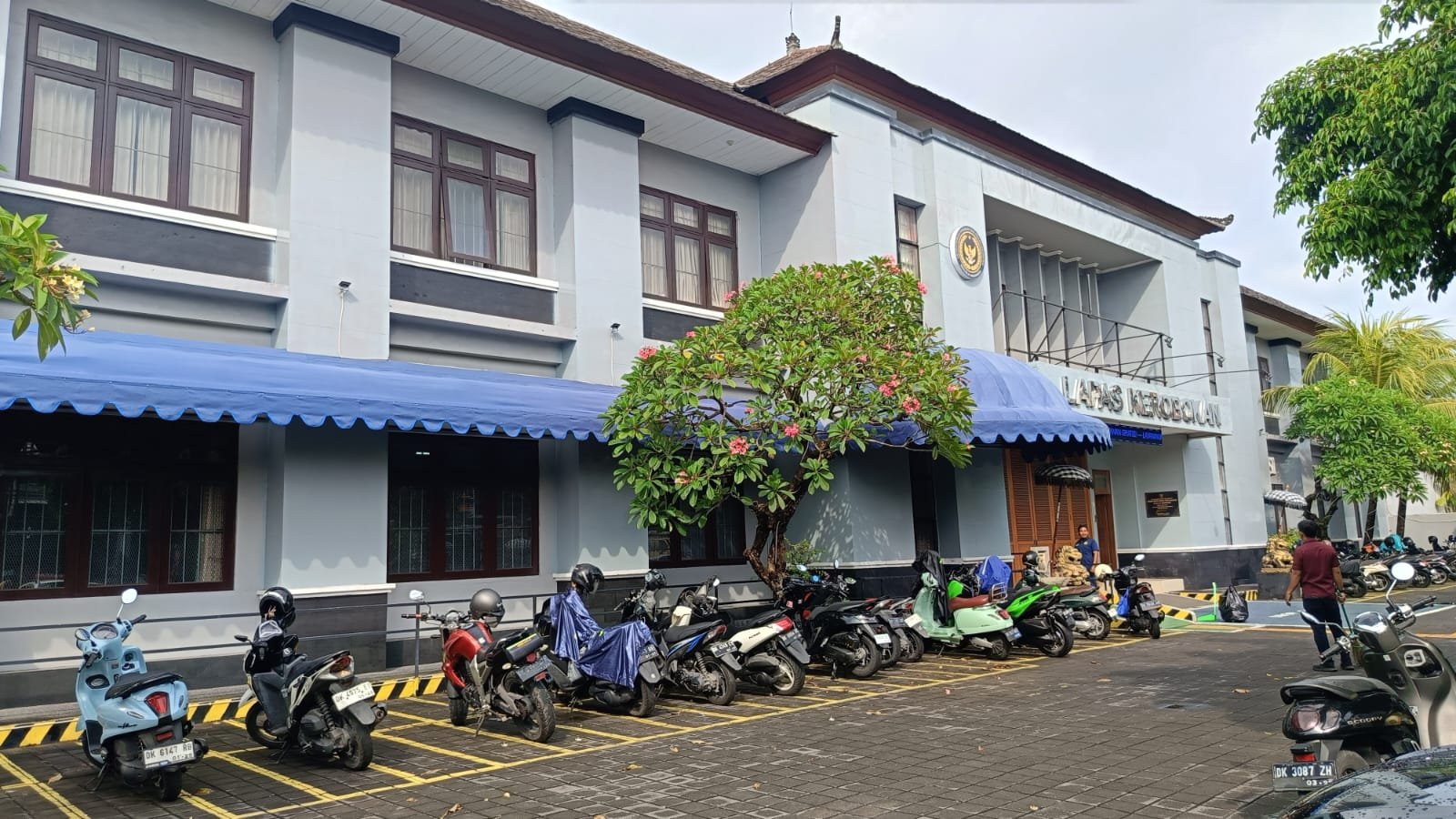 Kalapas Kerobokan bantah napi terlibat jaringan narkoba.