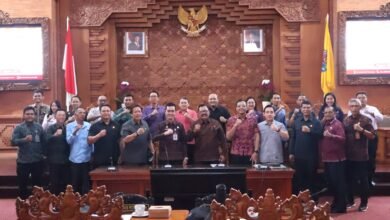 Rapat pengharmonisasian Raperda DPRD Kota Denpasar oleh Kanwil Kemenkum Bali di Sekretariat DPRD Denpasar.