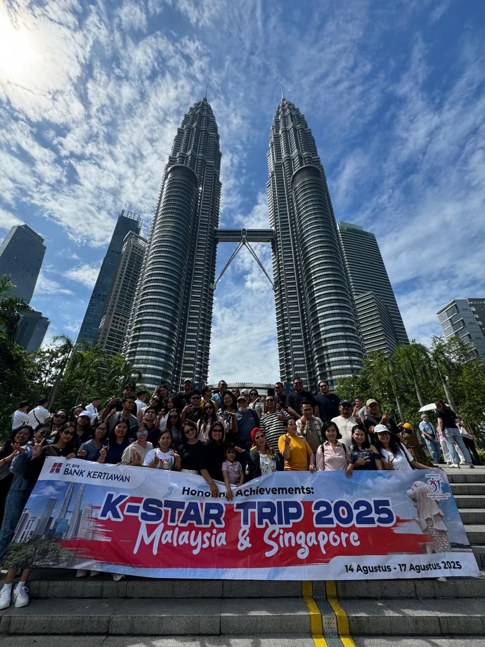 Perayaan HUT ke-31 PT BPR Bank Kertiawan dengan program CSR, penghargaan karyawan, dan Reward Trip ke luar negeri.