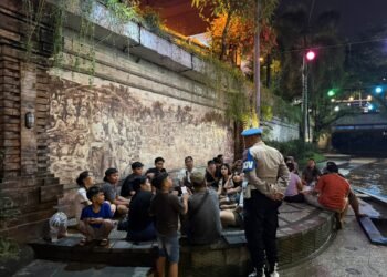 Sambang Kamtibmas Polsek Denpasar Barat di Tukad Korea, Ajak Masyarakat Jaga Keamanan Lingkungan