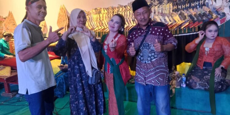 Pemdes Kertonegoro Gelar Wayang Kulit Meriahkan Tahun Baru Islam 1448 H.dan Menyongsong HUT RI ke 81