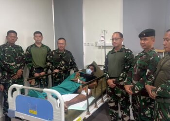 Pangdam IX/Udayana Kunjungi Personel Satgas yang Dirawat di RS Timika