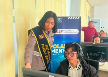 Satpas SIM Polresta Denpasar Berikan Pendampingan Humanis Saat Ujian Teori