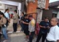 Bhabinkamtibmas Kelurahan Kesiman Pantau Aktivasi IKD dan Perlinsos, Pastikan Kegiatan Berjalan Aman