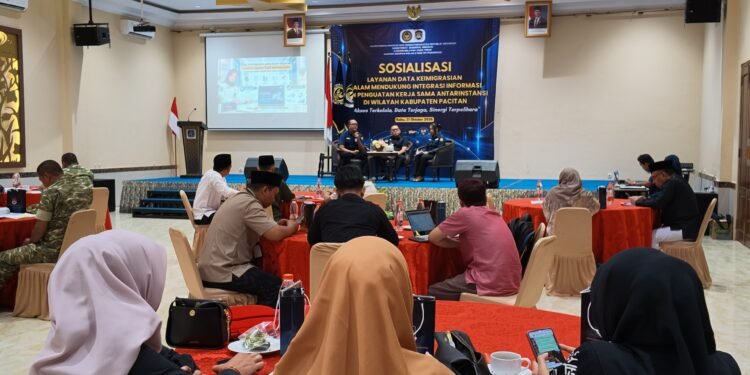 Kantor Imigrasi Ponorogo Sosialisasikan Layanan Data Keimigrasian di Kabupaten Pacitan