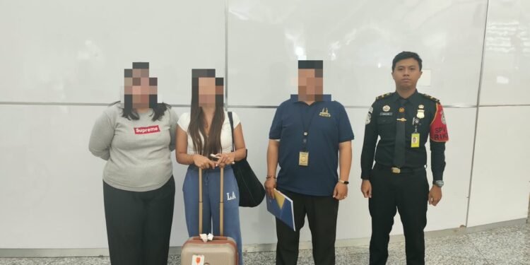 Imigrasi Ngurah Rai Deportasi 12 WNA, 7 Diantaranya Terlibat Pemasaran Vila Ilegal Dibali