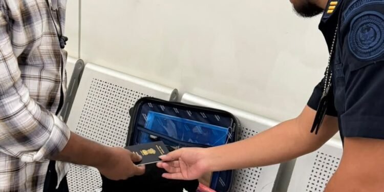Imigrasi Ngurah Rai Deportasi WN India karena Miliki Dua Paspor Berbeda Identitas